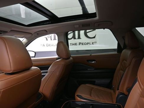 Used 2023 Nissan Pathfinder Platinum image 24