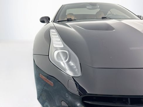 Used 2017 Ferrari California T RWD image 58