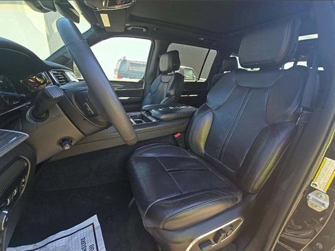 Used 2022 Jeep Wagoneer Series II w/ Premium Group I AWD/4WD image 4