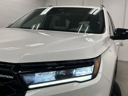 Used 2025 Honda Pilot Black Edition image 32