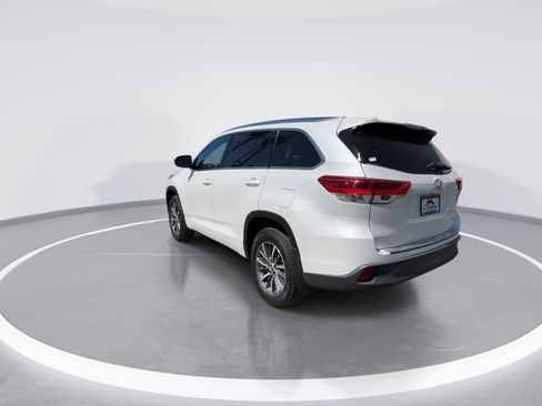 Used 2017 Toyota Highlander XLE AWD/4WD image 6