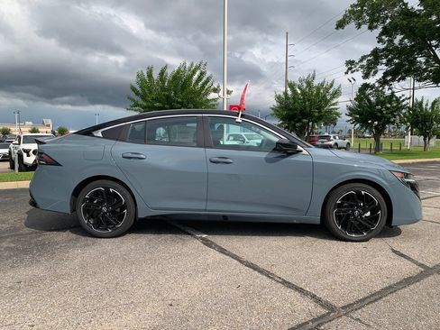 New 2026 Nissan Sentra SR w/ SR Premium Package FWD image 2