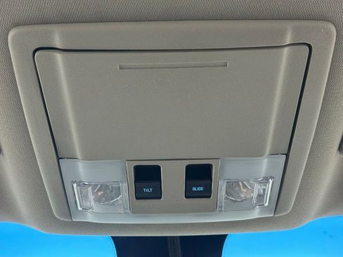 Used 2010 Ford Taurus Limited FWD image 29