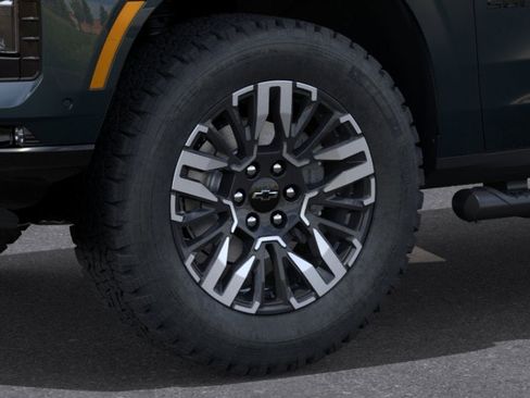 New 2026 Chevrolet Suburban Z71 w/ Comfort Package AWD/4WD image 9