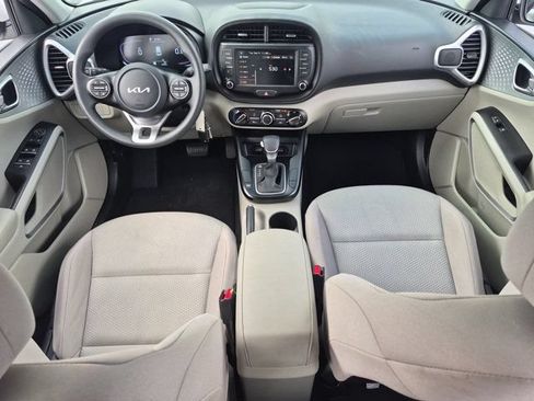 Used 2025 Kia Soul LX FWD image 25