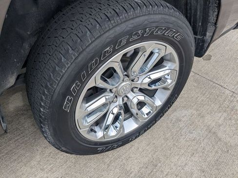 Used 2024 RAM 1500 Laramie AWD/4WD image 22