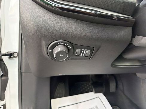 Used 2025 Jeep Compass Trailhawk w/ Trailhawk Elite Group image 17