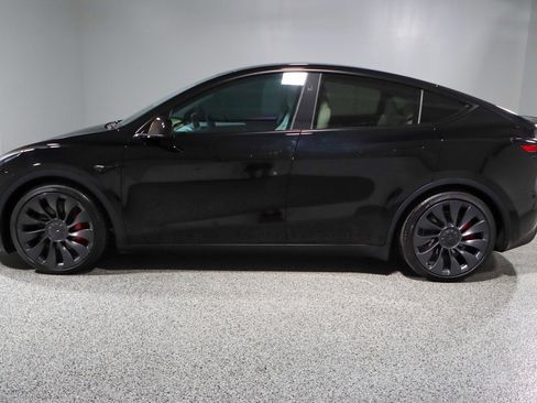 Used 2025 Tesla Model Y Performance image 10