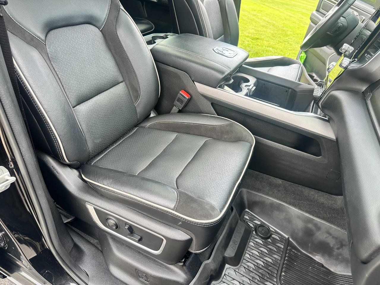 Used 2023 RAM 1500 Laramie AWD/4WD image 30