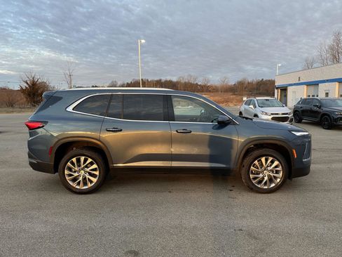 Used 2025 Buick Enclave Preferred image 10