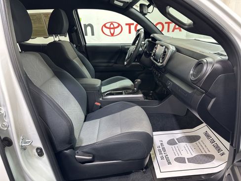 Used 2023 Toyota Tacoma TRD Sport image 12