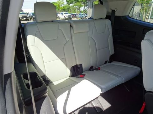 Used 2024 Kia Telluride EX w/ EX Captain's Chair Package AWD/4WD image 21