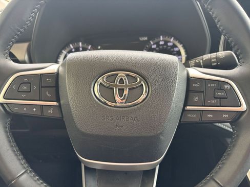 Used 2025 Toyota Highlander LE image 29