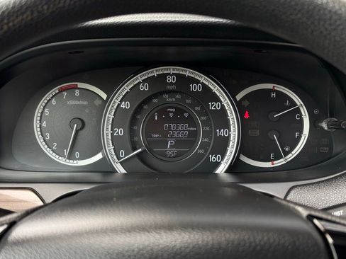 Used 2017 Honda Accord EX image 10