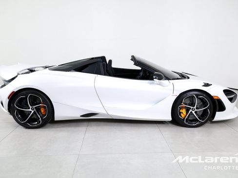 Used 2024 McLaren 750S Spider RWD image 11