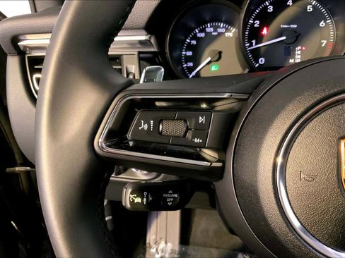 Certified 2025 Porsche Macan AWD/4WD image 27