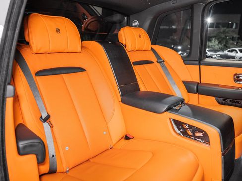 Used 2022 Rolls-Royce Cullinan w/ Dark Exterior Package image 23