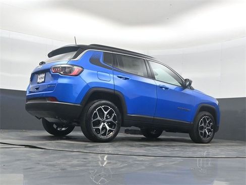 New 2026 Jeep Compass Limited w/ Mopar Graphics Package image 28