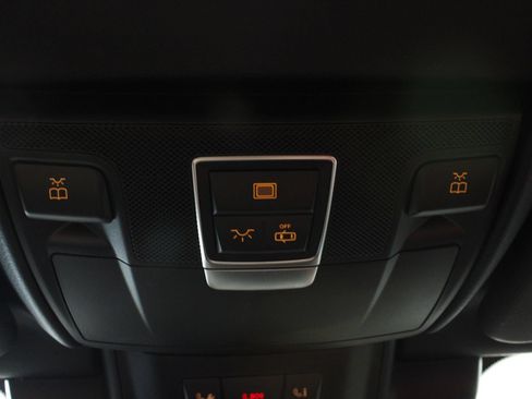 Used 2019 Mercedes-Benz SL 550 image 33