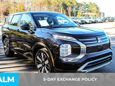 Used 2025 Mitsubishi Outlander SE image 4