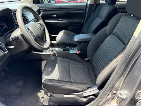 Used 2019 Mitsubishi Outlander ES FWD image 9