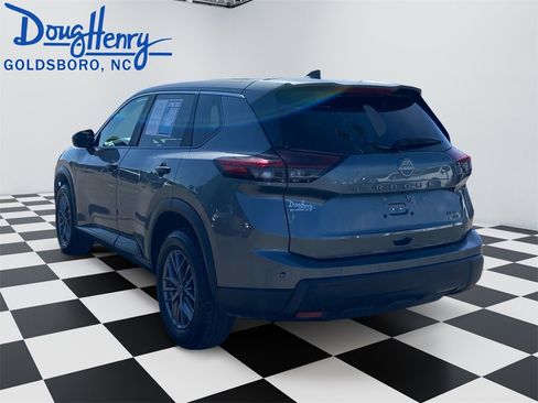 Used 2024 Nissan Rogue S image 3