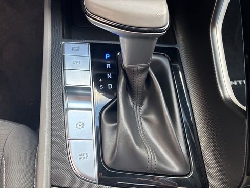 Used 2025 Hyundai Elantra SEL image 17