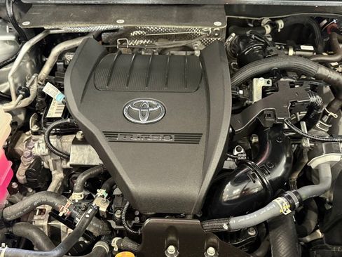 Used 2024 Toyota Highlander XLE image 37