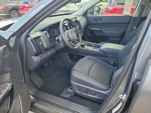 Certified 2025 Nissan Pathfinder SV w/ SV Premium Package FWD image 12