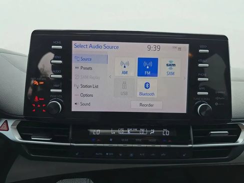 Used 2021 Toyota Sienna XLE FWD image 25