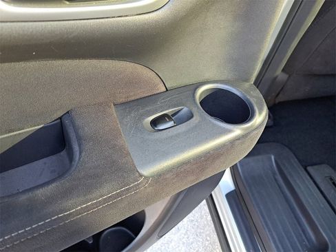 Used 2020 Nissan Pathfinder S image 12