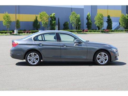 Used 2018 BMW 328d xDrive Sedan w/ Convenience Package AWD/4WD image 4