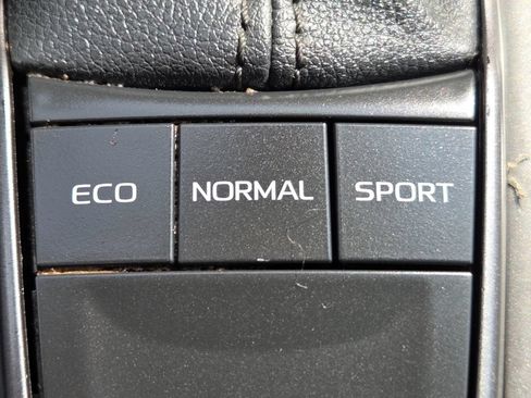 Used 2023 Toyota Camry SE FWD image 8