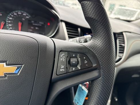 Used 2021 Chevrolet Trax LT AWD/4WD image 14