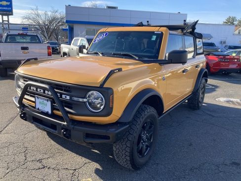 Used 2021 Ford Bronco Black Diamond image 3