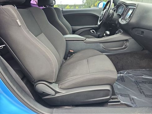 Used 2015 Dodge Challenger R/T RWD image 13
