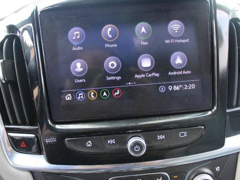 Used 2021 Chevrolet Traverse Premier FWD image 15