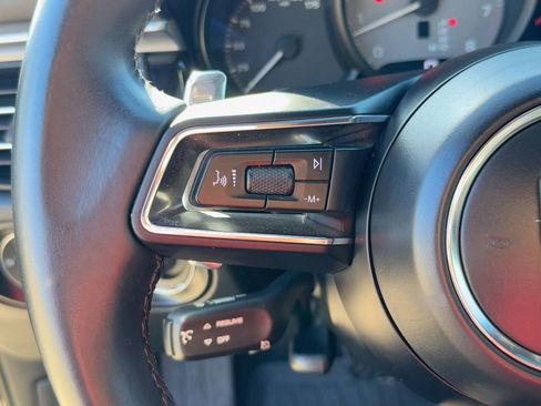 Used 2022 Porsche Macan S image 16