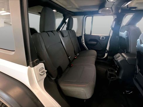 Used 2025 Jeep Wrangler Unlimited Rubicon AWD/4WD image 19