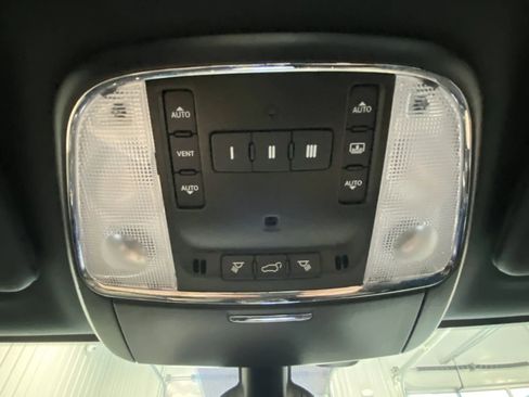 Used 2021 Jeep Grand Cherokee Limited w/ Luxury Group II image 38