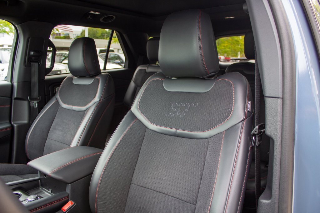 Used 2025 Ford Explorer ST AWD/4WD image 12