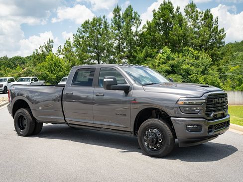 New 2026 RAM 3500 Laramie AWD/4WD image 21