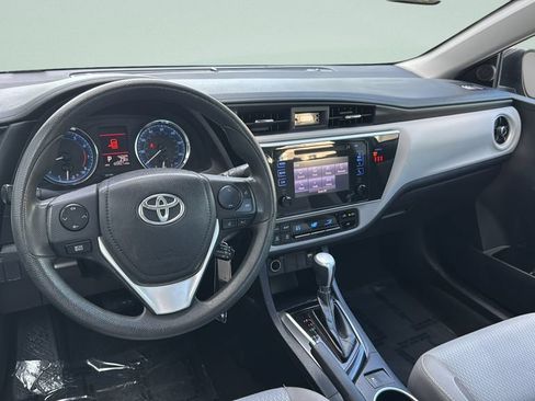 Used 2018 Toyota Corolla LE FWD image 19