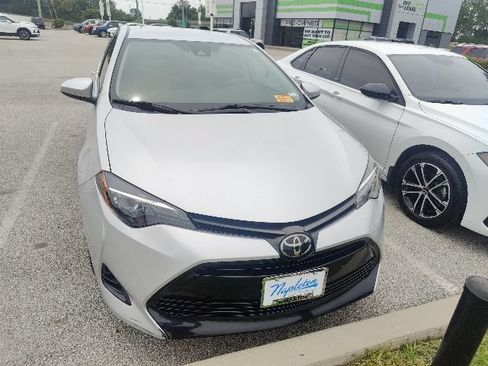 Used 2019 Toyota Corolla LE FWD image 13