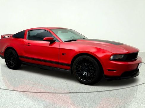Used 2010 Ford Mustang GT Premium RWD image 3