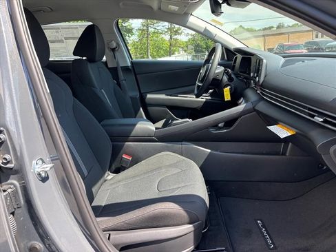 New 2026 Hyundai Elantra SE FWD image 12