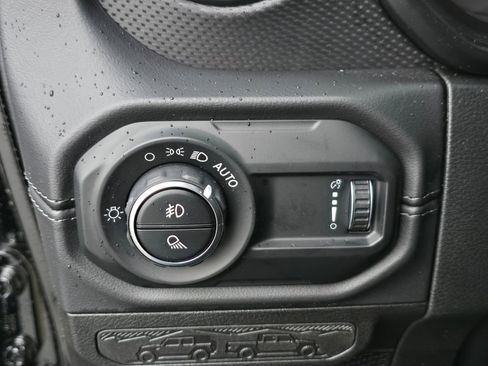 Used 2025 Jeep Gladiator Rubicon AWD/4WD image 26