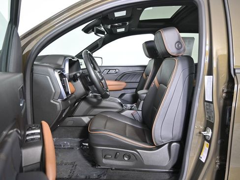 Used 2024 GMC Canyon AT4 w/ AT4 Premium Package AWD/4WD image 21