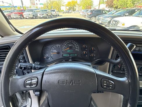 Used 2003 GMC Sierra 2500 SLT w/ SLT Preferred Equipment Group AWD/4WD image 28