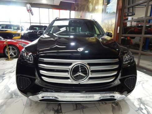 Used 2024 Mercedes-Benz GLS 450 4MATIC image 2
